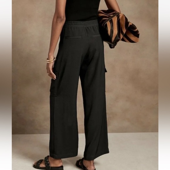 NWT Banana Republic BR Sport High Rise Wide Leg Cargo Pant - Small Tall - Picture 3 of 4